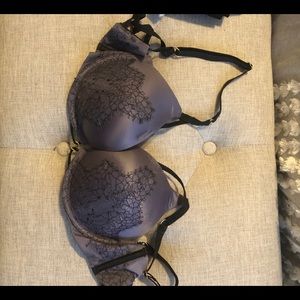 Victoria’s Secret purple bombshell plunge bra 32C